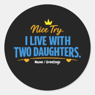 Leuke poging, ik woon samen met twee dochters, gra ronde sticker