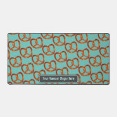 Leuke Pretzel Snacks - Crunchy Twists - Aangepaste Bureaumat (Voorkant)