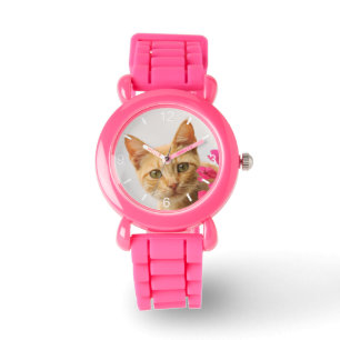 Leuke rode kat kitten kijken ogen hoofd wijzerplaa horloge