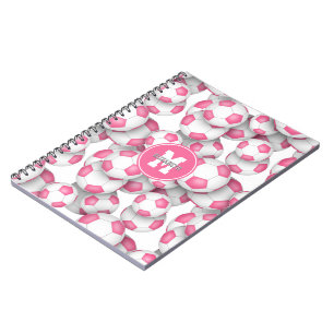 Leuke roze voetballen Patroon Monogrammed Notitieboek