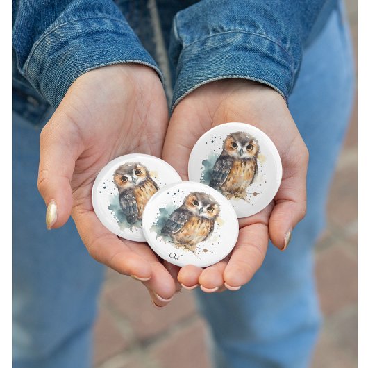 Leuke uil in de waterverf button flesopener