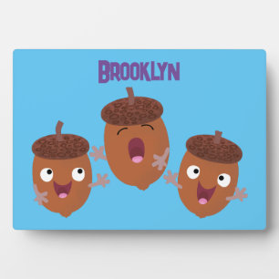 Leuke vrolijke eikels zingen cartoon voor kinderen fotoplaat