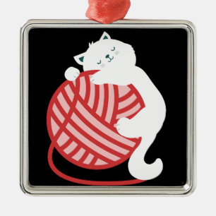 Leuke witte kat met garen bal metalen ornament