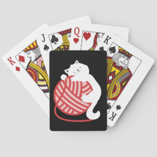 Leuke witte kat met garen bal pokerkaarten