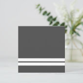 Leuke witte racestrepen op professionele donkergri kaart (Staand voorkant)