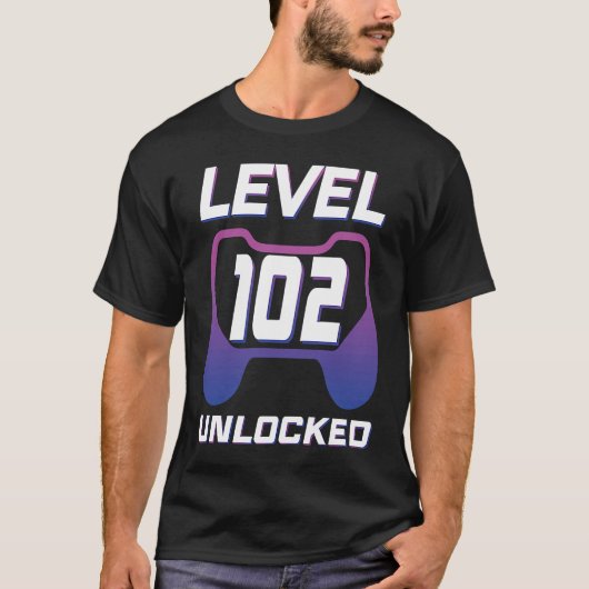 Level 102 Onvergrendelde gamer 102e B-dag dankzij T-shirt (Voorkant)