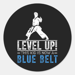 Level omhoog! Dit kind heeft nu een blauwe band ka Ronde Sticker