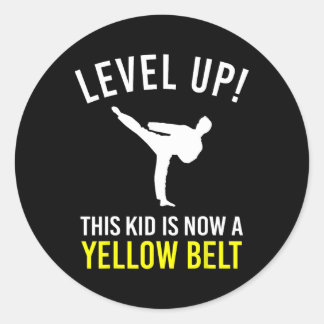 Level omhoog! Dit kind heeft nu een gele band kara Ronde Sticker