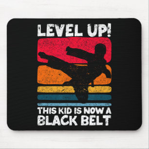 Level Up Deze Kid Is Nu Een Zwarte Band Karate Mar Muismat