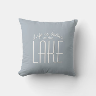 Leven is beter bij het meer Cute Quote Chic typogr Buitenkussen