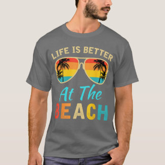 Leven is beter bij het strand Retro palmbomen zome T-shirt