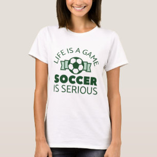 Leven Is Een Spel Voetbal Is Ernstig T-shirt