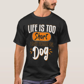 Leven Is Te Kort Om Alleen Maar één Hond Te Redden T-shirt