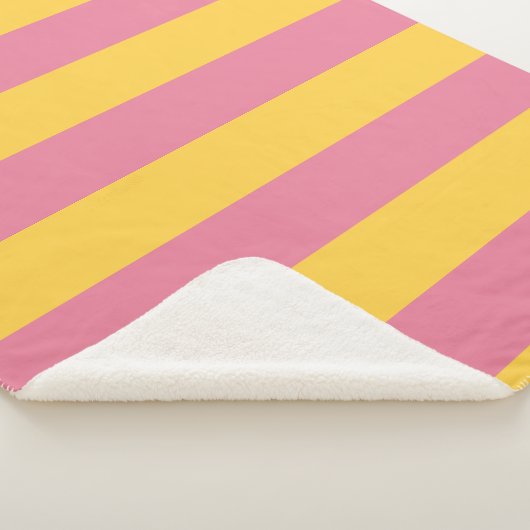Levendig roze en geel verticaal gestreept patroon sherpa deken (3/4)