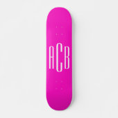 Levendig Roze en Wit Drie Letter Monogram Skateboard (Voorkant)