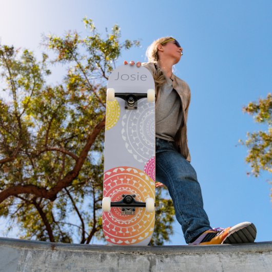 Levendig Roze Geel Willekeurige Mandala op Blauwe Skateboard (Buiten 1)