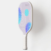Levendige Aqua Blue Random Mandala op Roze Naam to Pickleball Paddle (Links)