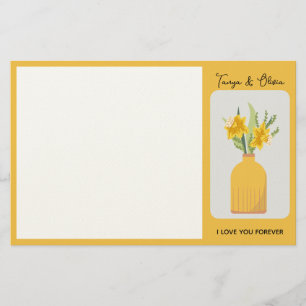 Levendige gele bloemschikking in een moderne vaas briefpapier