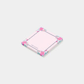 Levendige hete roze bloemen op blozende aangepaste post-it® notes (Schuin)