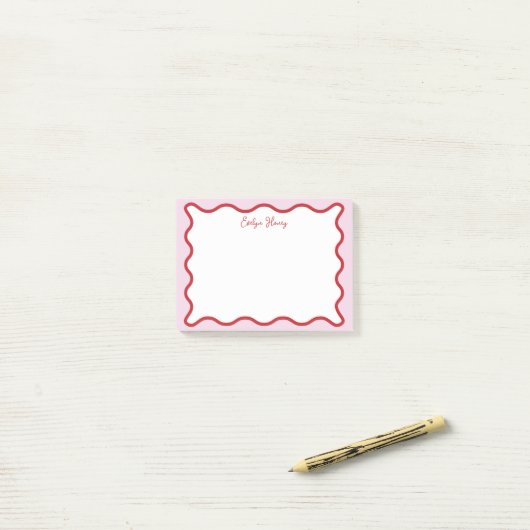 Levendige kleurrijke roze rode golvende zigzagrand post-it® notes (Op bureau)