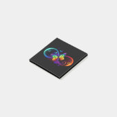 Levendige oneindigheid met een zwarte regenboogvli post-it® notes (Schuin)