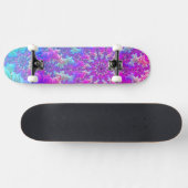 Levendige psychedelische kleurrijke groovy fractal skateboard (Horizontaal)