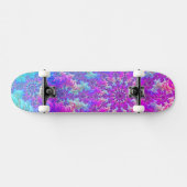 Levendige psychedelische kleurrijke groovy fractal skateboard (Horizontaal)