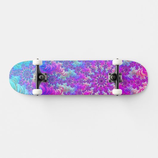 Levendige psychedelische kleurrijke groovy fractal skateboard (Horizontaal)