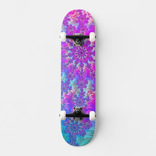 Levendige psychedelische kleurrijke groovy fractal skateboard (Voorkant)
