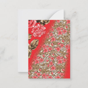 Levendige rode stof met ingewikkelde bloemen en notitiekaartje