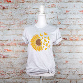 Levendige zonnebloem met vlinders t-shirt