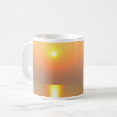 Lever de soleil au-dessus de la mer. Tasse blanche (Devant gauche)