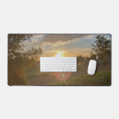 Lever de soleil dans le désert sur le terrain de g (Clavier et souris)
