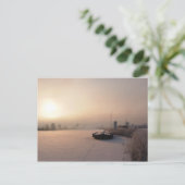 Lever de soleil d'hiver dans la carte postale Pays (Debout devant)