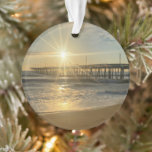 Lever de soleil stupéfiant à Virginia Beach Pier -<br><div class="desc">Lever de soleil à Virginia Beach Pier - Moment Sunburst Capturez la beauté sereine de Virginia Beach avec cette photo époustouflante d'un lever de soleil sur la jetée emblématique. La scène prend vie avec un spectaculaire coup de soleil qui s'étend à travers le ciel, projetant des rayons dorés chauds sur...</div>