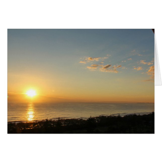 Lever de soleil sur la large plage (Devant horizontal)