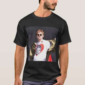 Lewis Capaldi met Noel T-shirt