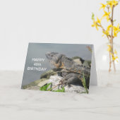 Lézard sur une carte de joyeux anniversaire de (Fleur jaune)