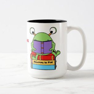 Lezen is een vlot boek dat Alien-Mok laadt Tweekleurige Koffiemok