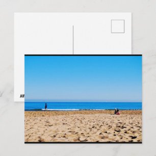 Lezen op het zandstrand briefkaart