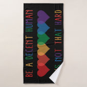 LGBT Heart Retro Be A Decent Human Ce n'est pas qu (Serviette de bain)