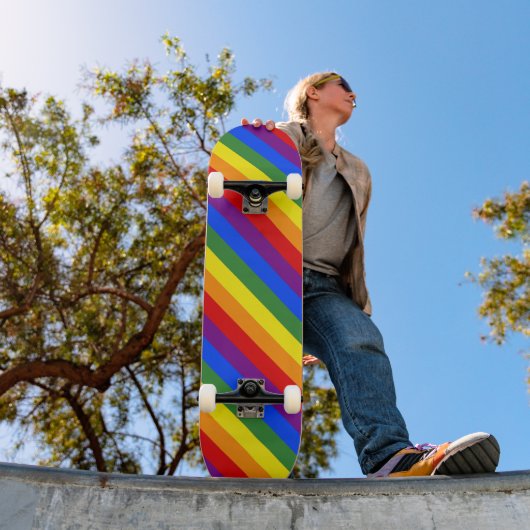LGBT Pride diagonaal regenboogstrips Skateboard (Buiten 1)