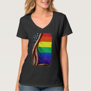 Lgbt-vlag achter de Amerikaanse vlag trots regenbo T-shirt