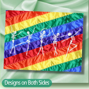 LGBTQ dansende skeleton regenboogvlag queer party Briefkaart