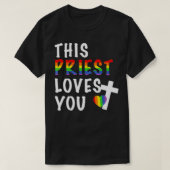 LGBTQ Deze priester houdt van je religieuze leider T-shirt (Design voorkant)