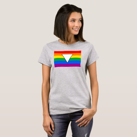 LGBTQ+ driehoek en regenboogpride T-shirt (Voorkant volledig)
