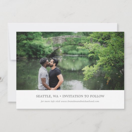 LGBTQ Modern Script Fotocollage Save The Date (Achterkant)