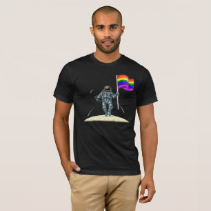 LGBTQ Pride Rainbow Flag - Astronaut op maan T-shirt