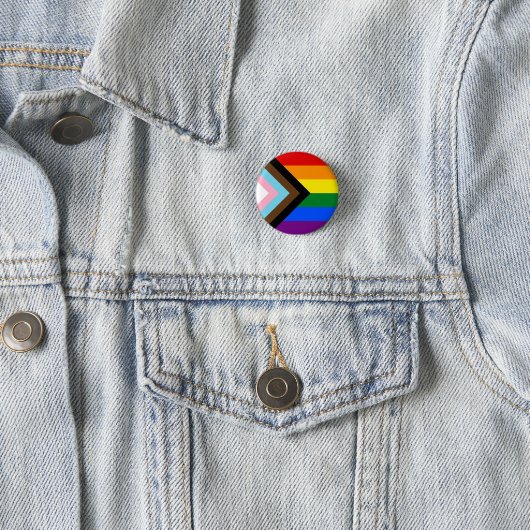 LGBTQ & Pride - Rainbow Progress Flag Ronde Button 3,2 Cm (In situ)