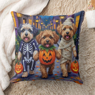 Lhasa Apso Trick-or-Treating In Halloween Kostuums Kussen